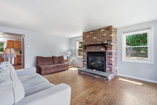 223 Garnet St, Springfield, MA 01129