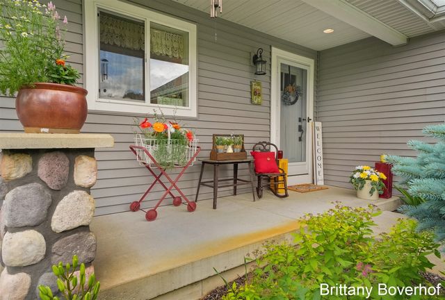 9875 Kateri Way Drive, Caledonia, MI 49316