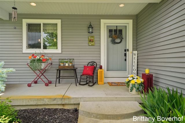 9875 Kateri Way Drive, Caledonia, MI 49316