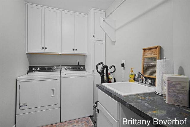 9875 Kateri Way Drive, Caledonia, MI 49316