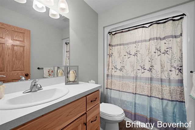 9875 Kateri Way Drive, Caledonia, MI 49316