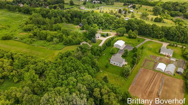 9875 Kateri Way Drive, Caledonia, MI 49316