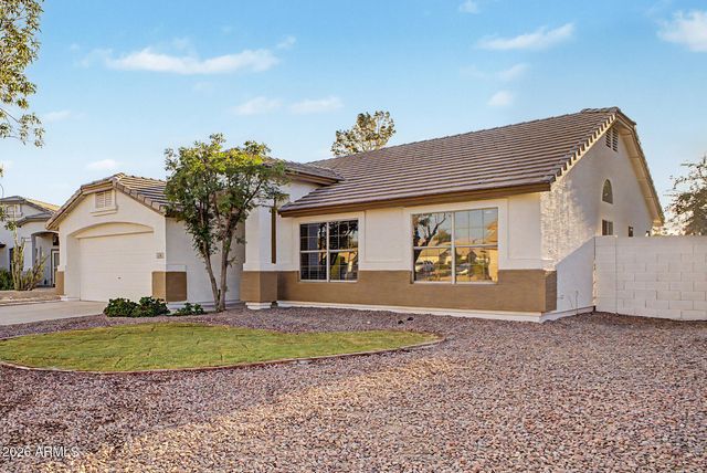 576 S MOOREA Drive, Gilbert, AZ 85296