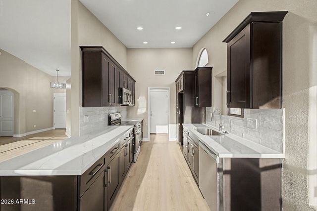 576 S MOOREA Drive, Gilbert, AZ 85296