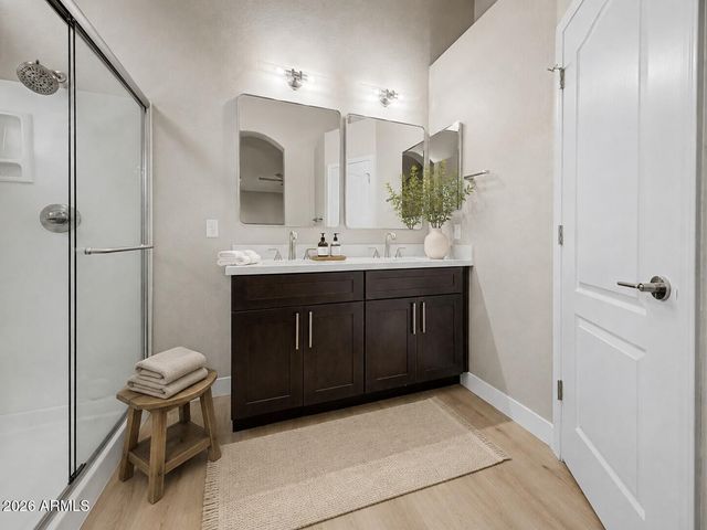 576 S MOOREA Drive, Gilbert, AZ 85296
