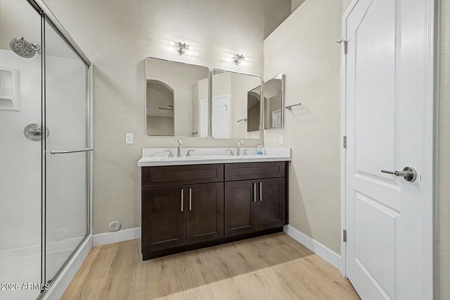 576 S MOOREA Drive, Gilbert, AZ 85296