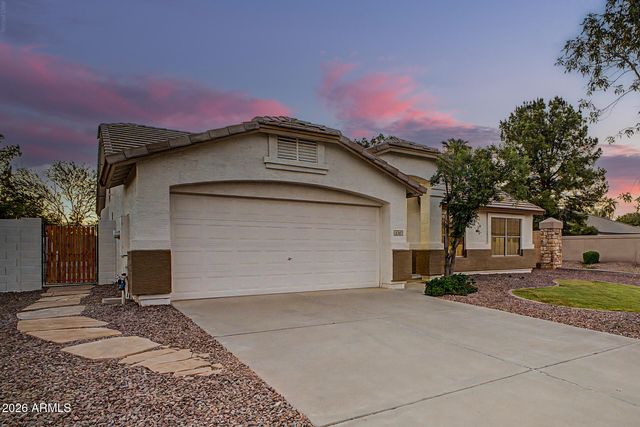 576 S MOOREA Drive, Gilbert, AZ 85296