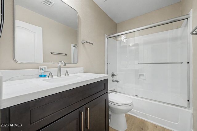 576 S MOOREA Drive, Gilbert, AZ 85296