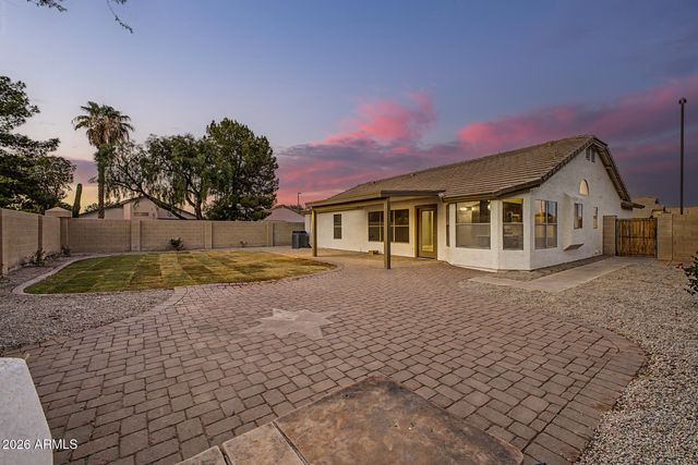 576 S MOOREA Drive, Gilbert, AZ 85296