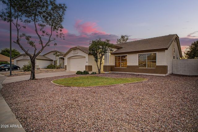 576 S MOOREA Drive, Gilbert, AZ 85296