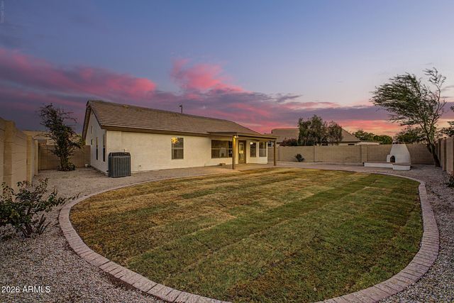 576 S MOOREA Drive, Gilbert, AZ 85296