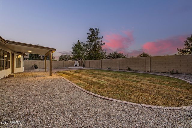 576 S MOOREA Drive, Gilbert, AZ 85296