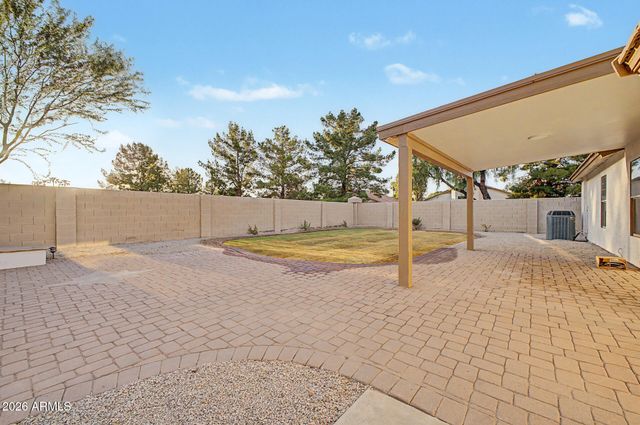 576 S MOOREA Drive, Gilbert, AZ 85296