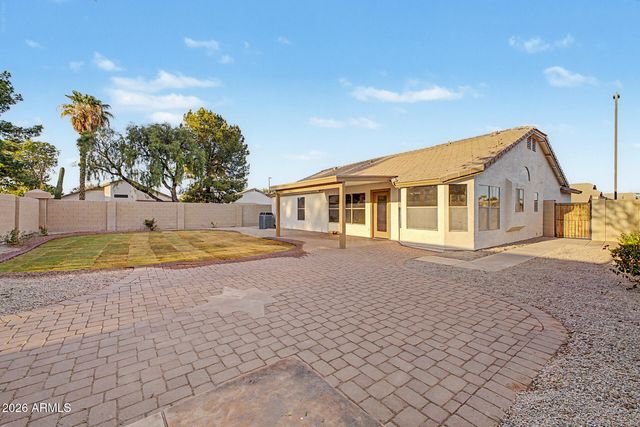 576 S MOOREA Drive, Gilbert, AZ 85296