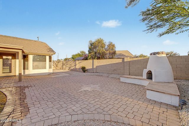 576 S MOOREA Drive, Gilbert, AZ 85296