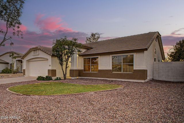 576 S MOOREA Drive, Gilbert, AZ 85296