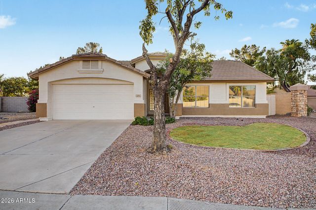 576 S MOOREA Drive, Gilbert, AZ 85296