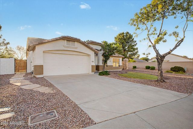 576 S MOOREA Drive, Gilbert, AZ 85296