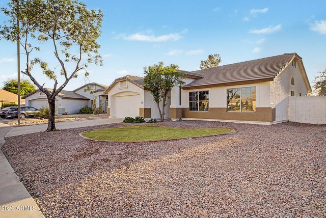 576 S MOOREA Drive, Gilbert, AZ 85296