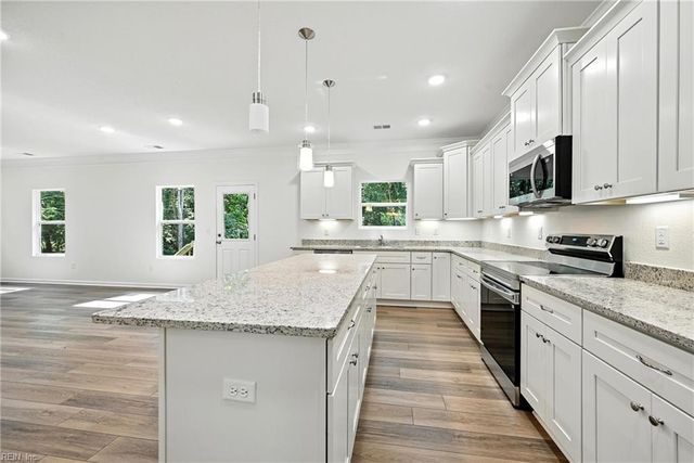 56 Willow Rd, Hampton, VA 23664