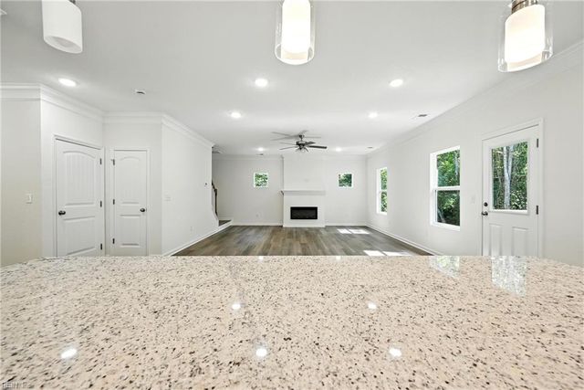 56 Willow Rd, Hampton, VA 23664
