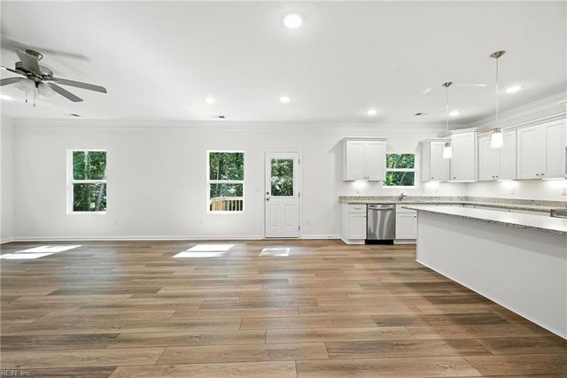 56 Willow Rd, Hampton, VA 23664