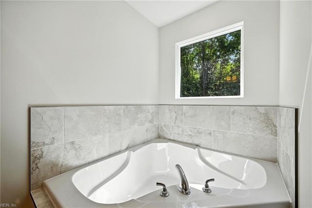 56 Willow Rd, Hampton, VA 23664