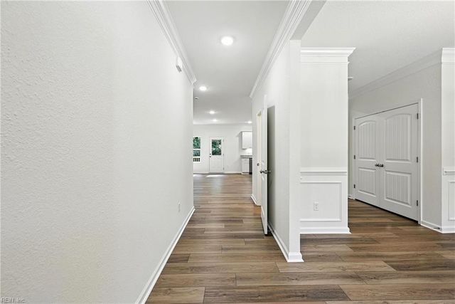 56 Willow Rd, Hampton, VA 23664