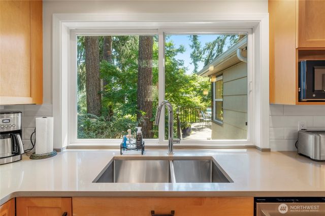 6626 57th Avenue NE, Seattle, WA 98115