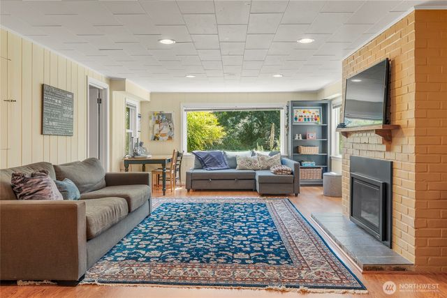 6626 57th Avenue NE, Seattle, WA 98115