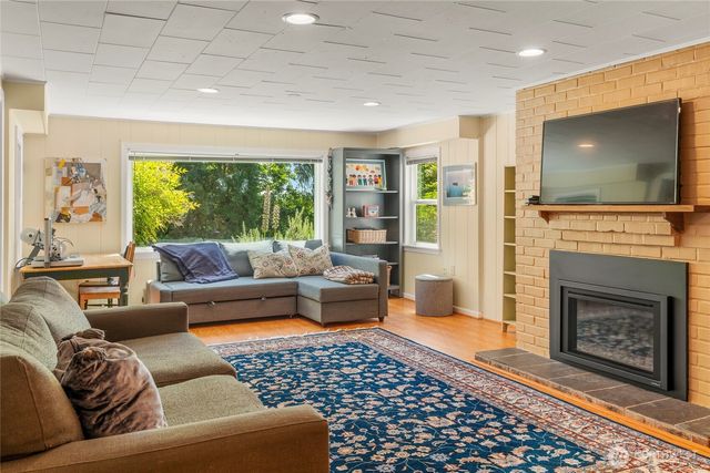 6626 57th Avenue NE, Seattle, WA 98115