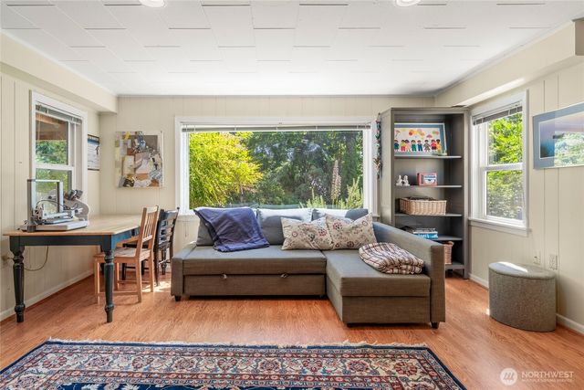 6626 57th Avenue NE, Seattle, WA 98115