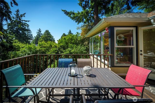 6626 57th Avenue NE, Seattle, WA 98115