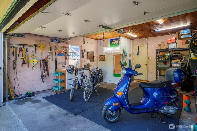6626 57th Avenue NE, Seattle, WA 98115