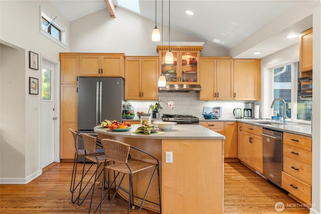 6626 57th Avenue NE, Seattle, WA 98115