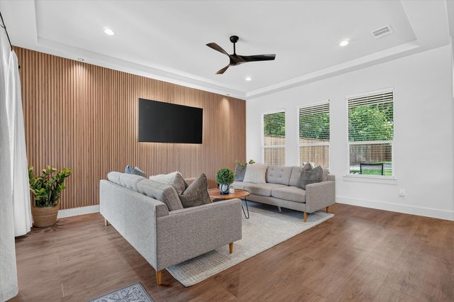 3210 Carpenter Avenue, Dallas, TX 75215