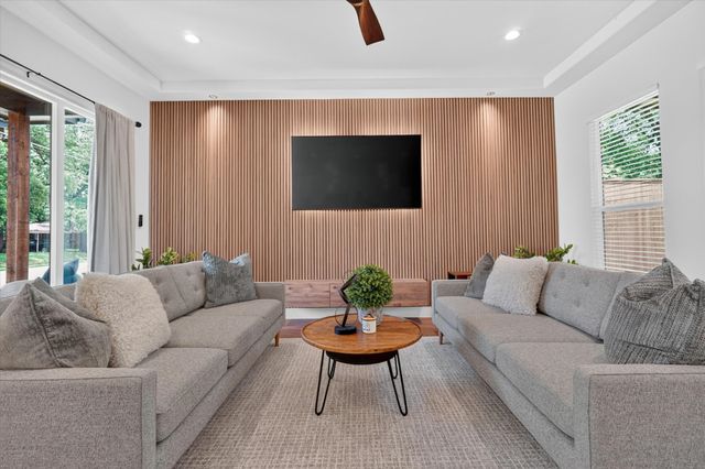 3210 Carpenter Avenue, Dallas, TX 75215