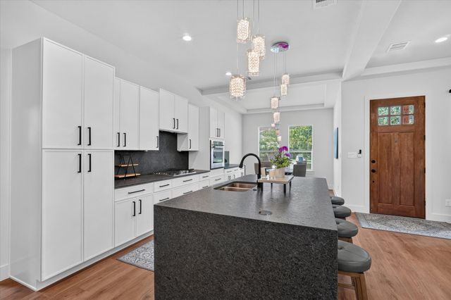 3210 Carpenter Avenue, Dallas, TX 75215
