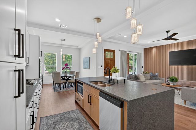 3210 Carpenter Avenue, Dallas, TX 75215