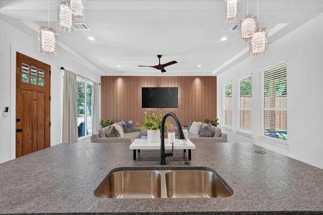 3210 Carpenter Avenue, Dallas, TX 75215