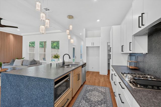 3210 Carpenter Avenue, Dallas, TX 75215