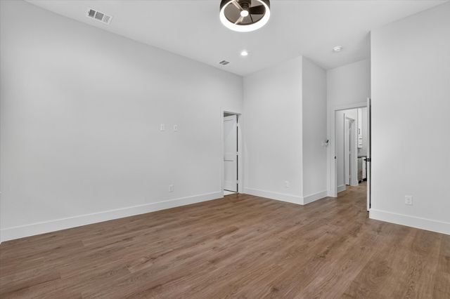 3210 Carpenter Avenue, Dallas, TX 75215