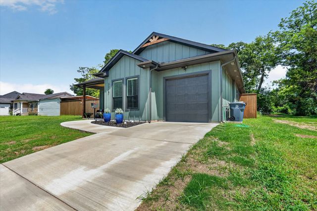 3210 Carpenter Avenue, Dallas, TX 75215