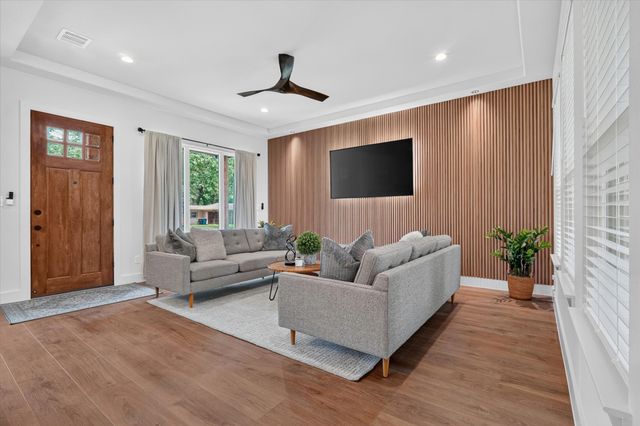 3210 Carpenter Avenue, Dallas, TX 75215