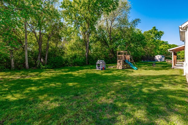 521 Redstone Dr, Gallatin, TN 37066