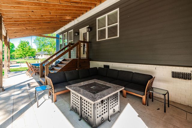 521 Redstone Dr, Gallatin, TN 37066
