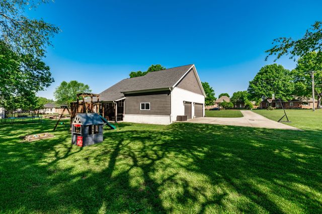 521 Redstone Dr, Gallatin, TN 37066