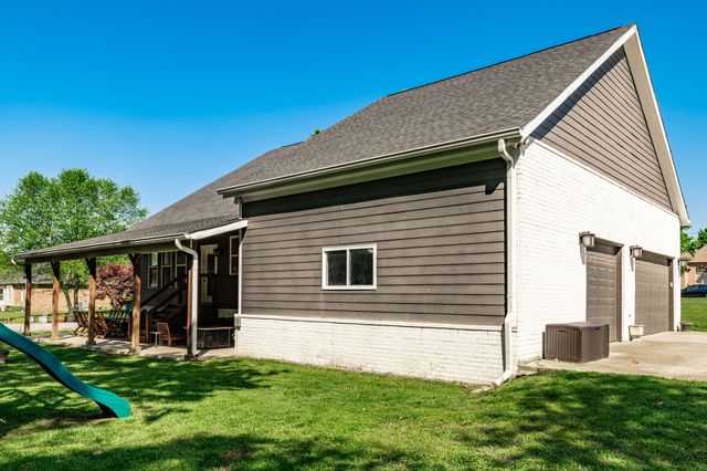 521 Redstone Dr, Gallatin, TN 37066