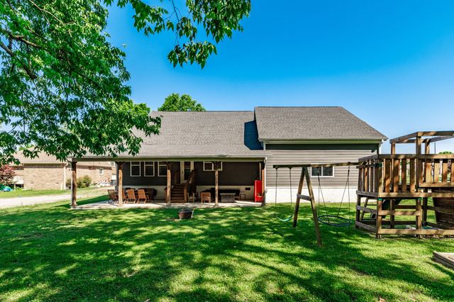 521 Redstone Dr, Gallatin, TN 37066