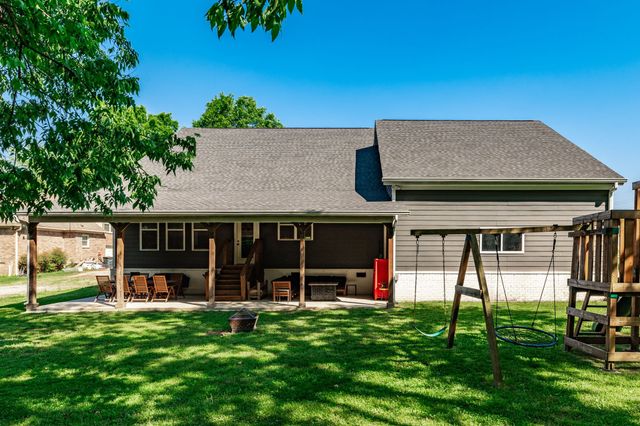 521 Redstone Dr, Gallatin, TN 37066